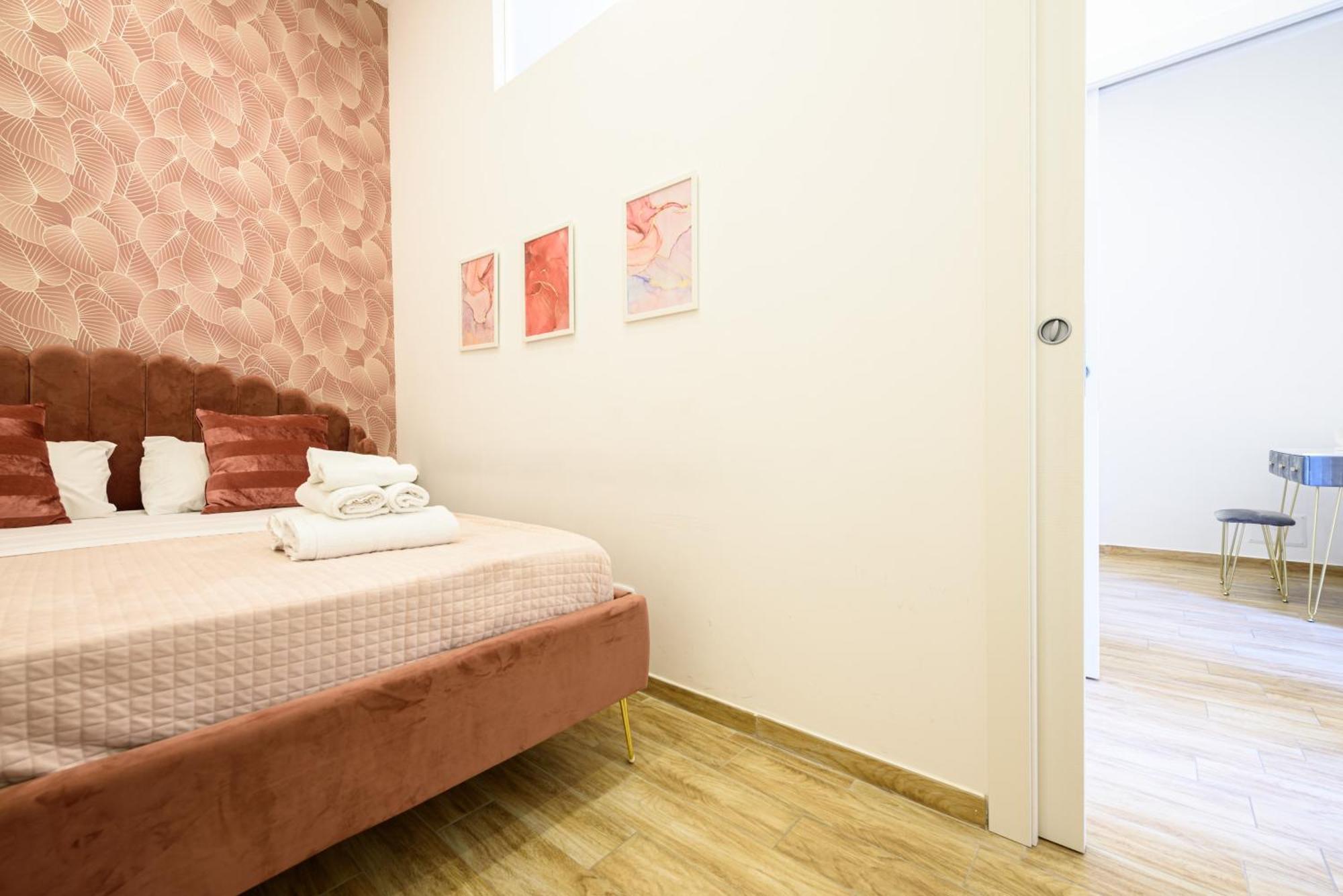 Luxury Apartment In Central City Naples Exterior photo