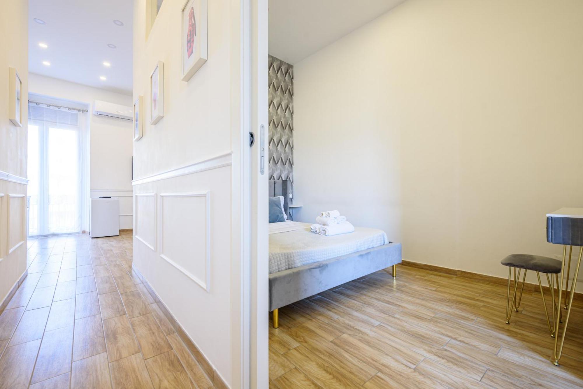 Luxury Apartment In Central City Naples Exterior photo