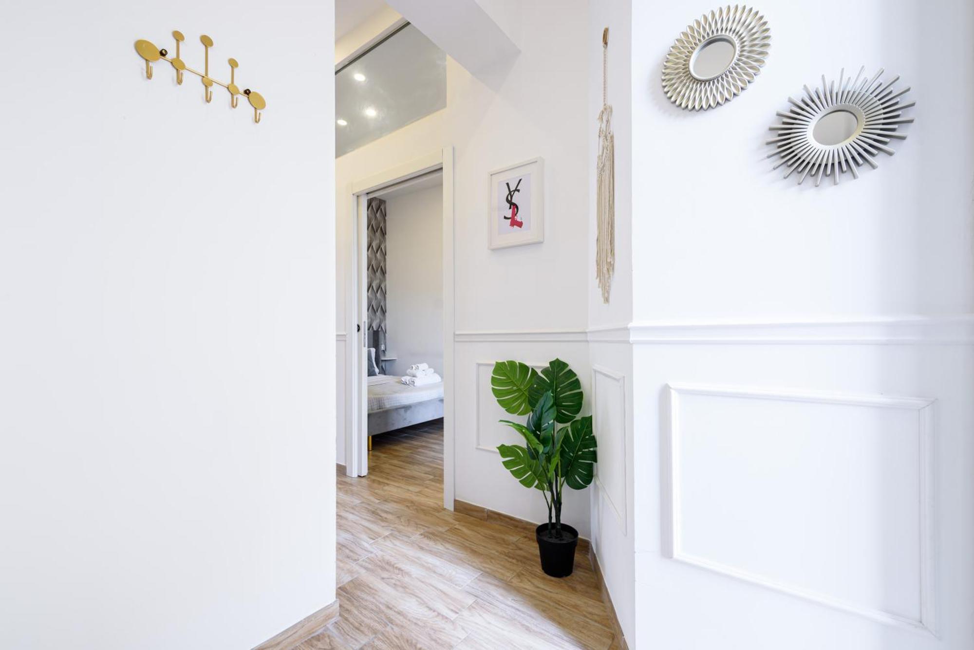 Luxury Apartment In Central City Naples Exterior photo