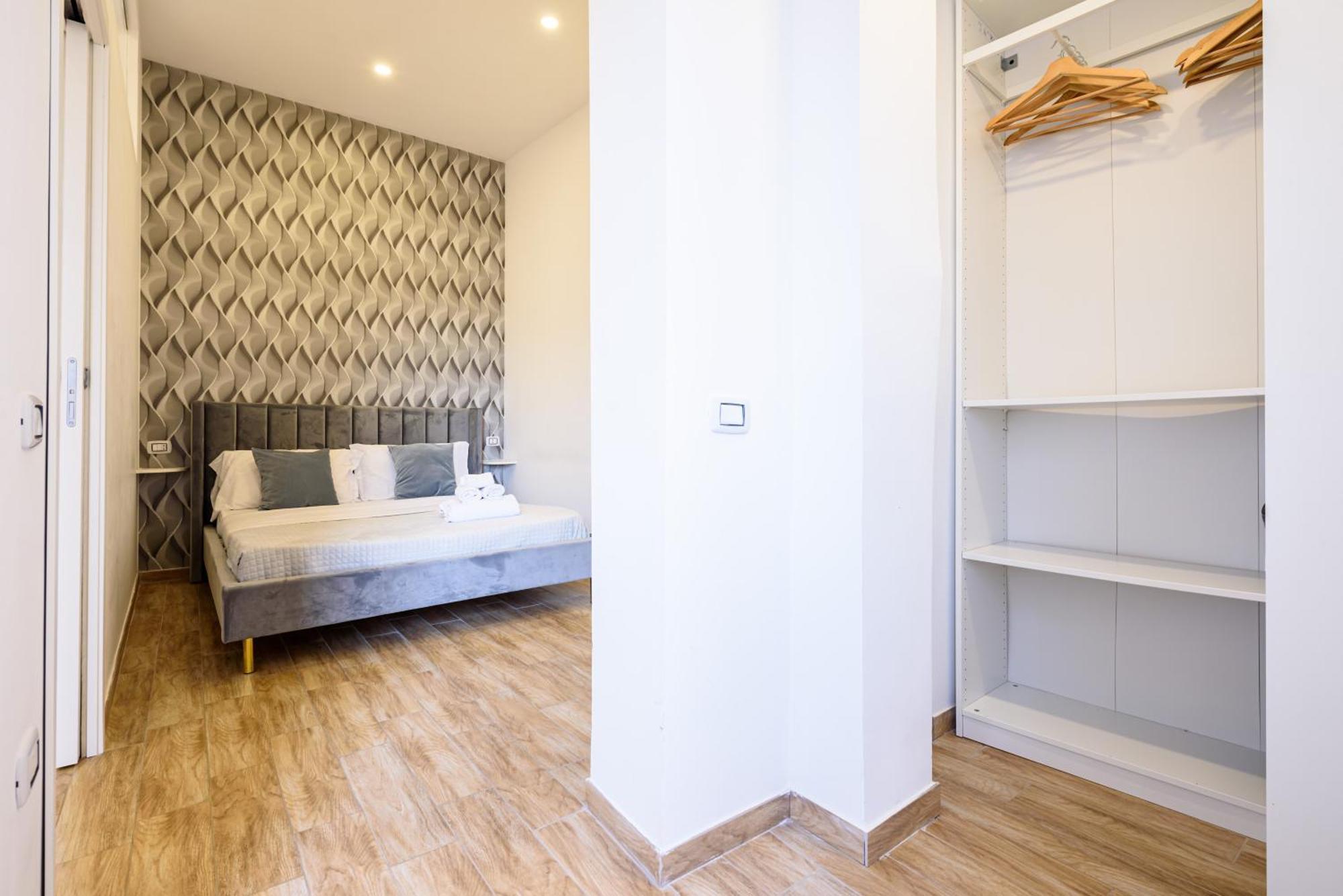 Luxury Apartment In Central City Naples Exterior photo