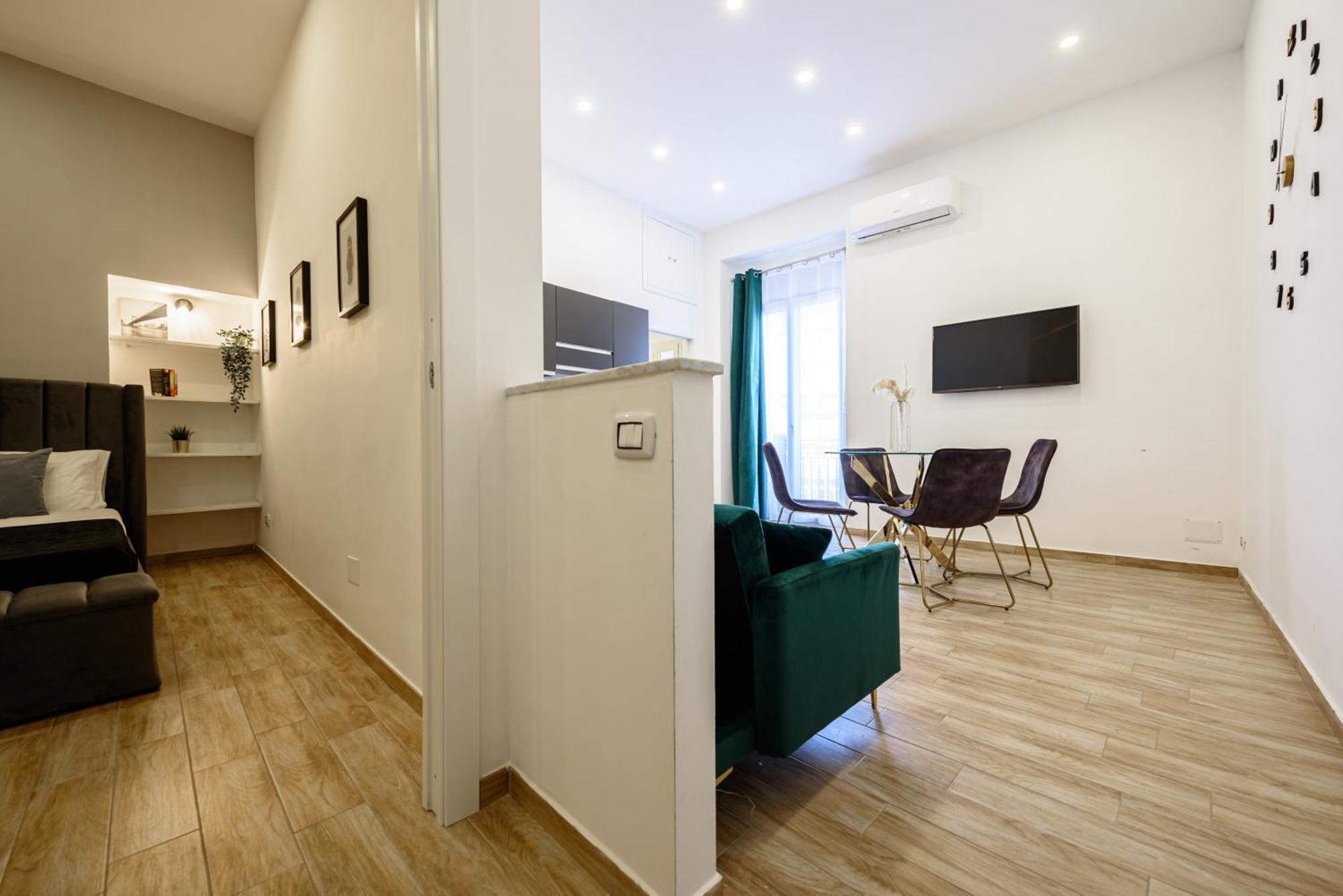 Luxury Apartment In Central City Naples Exterior photo